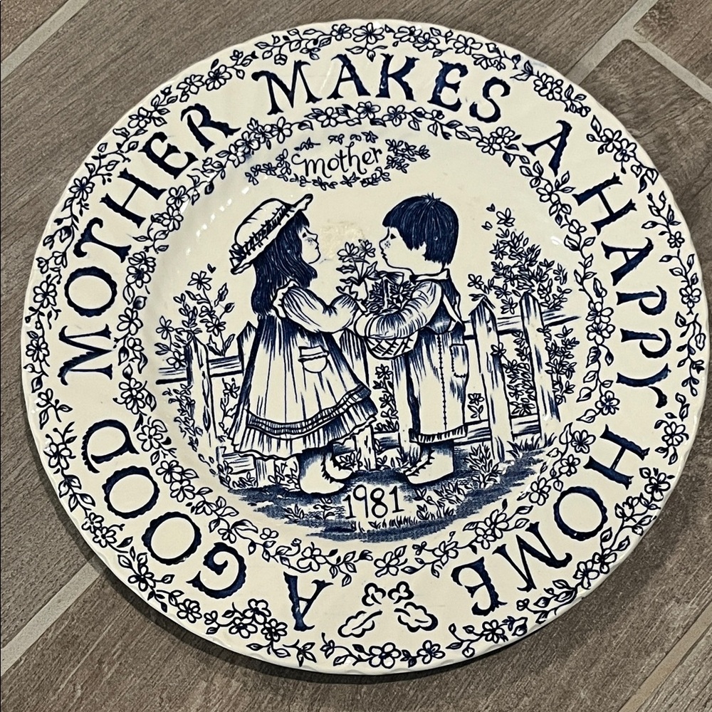 Vintage 1981 Blue White Collector’s Plate - “A Good Mother Makes A Happy Home” - Picture 1 of 4
